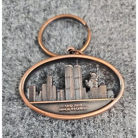 Keychain New York City NY Skyline 2003 Copper Color Metal Souvenir Ring Vtg - Picture 3 of 4